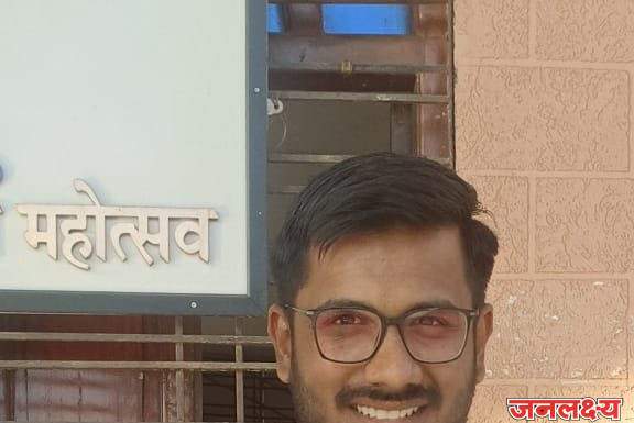 तिसगाव येथील कल्याण मरकड खुन प्रकरणातील आरोपीची जामिनावर सुटका, फटाक्याच्या आतषबाजीत गावात जोरदार स्वागत