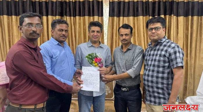 जळगाव जिल्ह्यातील सर्व वकील संघांच्या ग्रंथालयांना आमदार निधीतून कायद्याची पुस्तके देण्याची मागणी मान्य