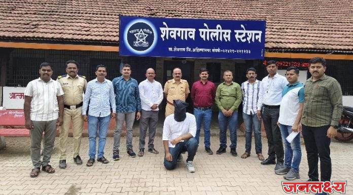 कांबीतील कैलास काकडेच्या खुनातील संशयित आरोपी सिद्धांत गवारे याच्या शेवगाव पोलिसांनी मुसक्या आवळल्या