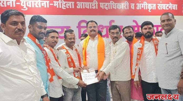 पाचोरा शिवसेना पक्षाच्या तालुका उपप्रमुख पदी संतोष महाजन तर शहर समव्यक पदी कन्हैया देवरे यांची निवड…!!!