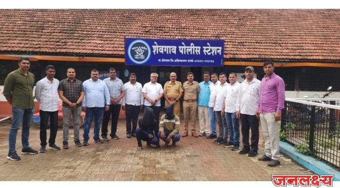 अगबाई नुसत्या भेटाभेटीन,बसला घाव जिव्हारी…कसा घायाळ झाला शिकारी… कायमचाच घायाळ झाला शेवगावचा शिकारी