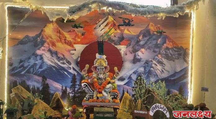 पाचोऱ्यात गणेश भक्तीला नवा रंग -शिंदे फार्मसी उजळले “ऑपरेशन सिंदूर” थीमने