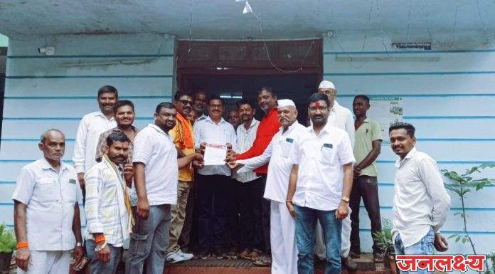 मराठा समाजाच्या मागण्यांसाठी तहसीलदारांना निवेदन; महिलांवरील अपशब्दप्रकरणीही कारवाईची मागणी