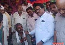 गट नोंद दुरुस्तीच्या मागणीसाठी प्राणांतिक उपोषण, खासदार कल्याण काळेंच्या हस्ते शेवट