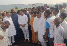 ढगफुटी सदृश्य पावसाने बाधित गावांची पालकमंत्री संजय शिरसाठ यांच्याकडून पाहणी “शेतकऱ्यांना दिले धीर; भरीव मदतीचे आश्वासन”