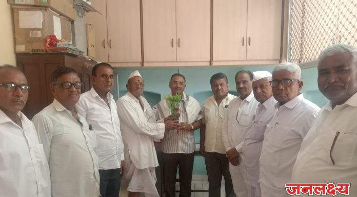 कृष्णापुरी विविध कार्यकारी सोसायटी चेअरमन पदी श्री ओम प्रकाश पाटील व व्हाईस चेअरमन पदी श्री शिवाजी चौधरी यांची एक मताने निवड