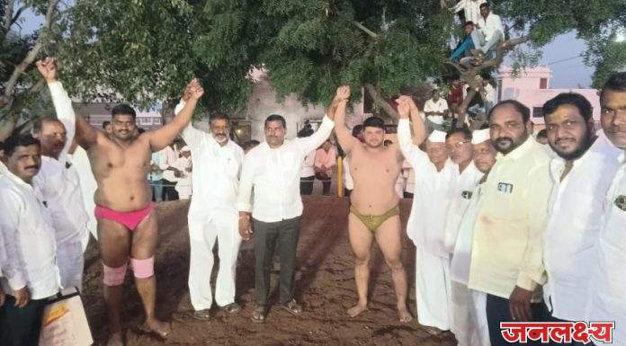 मीरीच्या विरभद्र यात्रेतील फडात शेवटची ब्राह्मणे विरुद्ध शिंपणकर यांची आकरा हजाराची कुस्ती बरोबरीत सुटली