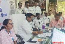 खा. कल्याण काळेंच्या उपस्थितीत सोयगाव तहसील कार्यालयात आढावा बैठक; ग्रामस्थांचा तक्रारींचा पाढा, शासकीय कर्मचाऱ्यांवर गंभीर आरोप