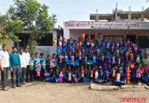 जिल्हा परिषद केंद्रीय प्राथमिक शाळा, सोयगाव येथे दशसूत्री कार्यक्रमांतर्गत विद्यार्थ्यांनी तयार केले आकर्षक आकाशकंदील