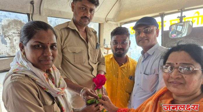 चाळीसगाव बस डेपोच्या महिला कंडक्टर “पुनम वैभव सूर्यवंशी” यांच्या सतर्क मुळे महिलाची पोत वाचली