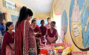 जळगाव शहरातील अंध अपंग मंडळाच्या मूक-बधिर विद्यालयाला जिल्हा परिषदेच्या मुख्य कार्यकारी अधिकारी श्रीमती मिनल करनवाल यांची भेट