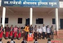 स्वर्गीय राजेंद्रजी श्रीवास्तव इंग्लिश स्कूलमध्ये डॉ. बाबासाहेब आंबेडकर यांना महापरिनिर्वाण दिनानिमित्त अभिवादन