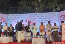 लोकमत दैनिकाच्या ४८ व्या वर्धापनदिनानिमित्त जळगाव येथे आयोजित “गौरव कर्तृत्वाचा” या सन्मान सोहळ्यात अरविंद देशमुख यांचा गौरव