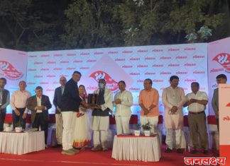 लोकमत दैनिकाच्या ४८ व्या वर्धापनदिनानिमित्त जळगाव येथे आयोजित “गौरव कर्तृत्वाचा” या सन्मान सोहळ्यात अरविंद देशमुख यांचा गौरव