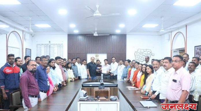 महाराष्ट्र राज्य महसूल अधिकारी व कर्मचारी समन्वय संघाच्या वतीने मा महसूल मंत्री महोदय यांनी निलंबित केलेल्या उपजिल्हाधिकारी, तहसीलदार, मंडळ अधिकारी यांचे निलंबन मागे घेण्याबाबत तसेच प्रलंबित मागण्यांबाबत कामबंद करणेकामी नोटीस