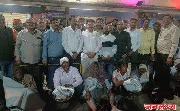 भारतरत्न अटल बिहारी वाजपेयी व वीर बाल दिनानिमित्त व्यापार आघाडीतर्फे 100 गरीब गरजू बांधवांना ब्लॅंकेट वाटप