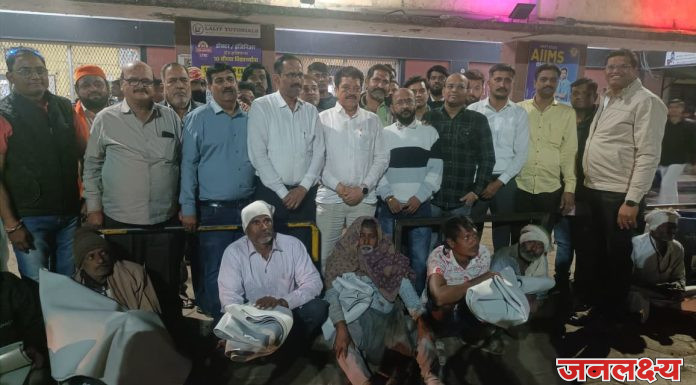 भारतरत्न अटल बिहारी वाजपेयी व वीर बाल दिनानिमित्त व्यापार आघाडीतर्फे 100 गरीब गरजू बांधवांना ब्लॅंकेट वाटप