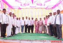 आदर्श शाळेतील आदर्श शिक्षकाचा आदर्श विवाह