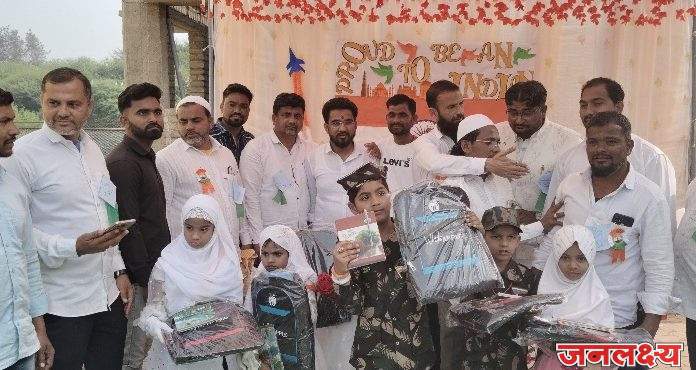 नगर देवळा येथे ७७ वा प्रजासत्ताक दिन उत्साहात साजरा; विद्यार्थ्यांना ४० हजारांच्या शैक्षणिक साहित्याचे वाटप