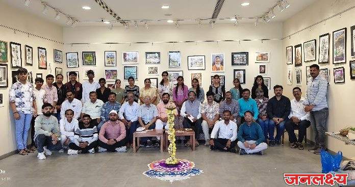 स्व. दादासाहेब अनिल देशमुख चित्रकला महाविद्यालयाचे ‘प्रवास कलेचा’ चित्र प्रदर्शनाचे थाटात उद्घाटन