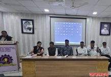 चोपडा महाविद्यालयात आत्मनिर्भर युवती अभियान प्रसंगी युवतीना कृषी व बँकिंग क्षेत्रातील संधींचे मार्गदर्शन