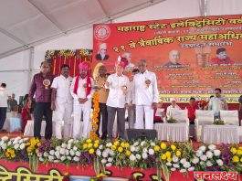 वीज कर्मचाऱ्यांचे सोलापुरात तीन दिवसीय अधिवेशन भव्य मिरवणूक व खुल्या अधिवेशनाने सुरुवात