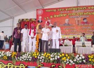 वीज कर्मचाऱ्यांचे सोलापुरात तीन दिवसीय अधिवेशन भव्य मिरवणूक व खुल्या अधिवेशनाने सुरुवात