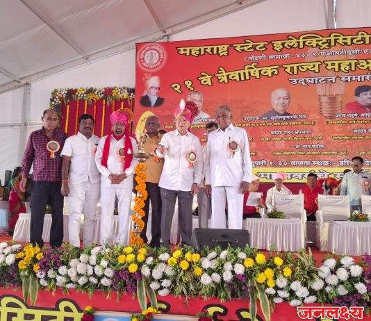 वीज कर्मचाऱ्यांचे सोलापुरात तीन दिवसीय अधिवेशन भव्य मिरवणूक व खुल्या अधिवेशनाने सुरुवात