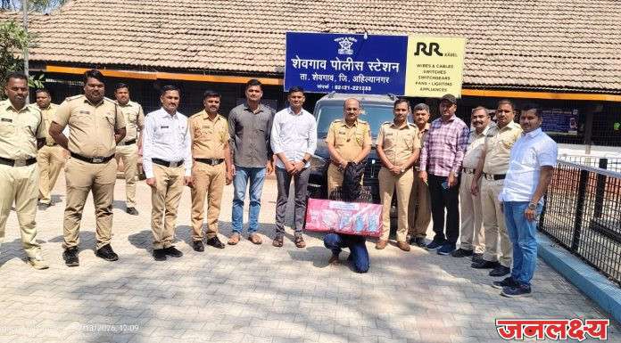 शेवगाव पोलिसांनी देशी बनावटीचे पिस्तूल बाळगणाऱ्या गुन्हेगाराच्या मुसक्या आवळल्या, वीस लाख पंचवीस हजार ६०० रुपये किंमतीचा मुद्देमाल जप्त
