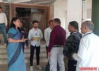 महापौरांनी घेतली अधिकारी-कर्मचाऱ्यांची हजेरी, सकाळी १० च्या पुढे आल्यास होणार दंडात्मक कारवाई उशिरा आल्यास खैर नाही