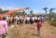 कंकराळा येथे मालवाहतूक वाहन विहिरीत कोसळले; सुदैवाने जीवितहानी टळली