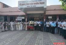 डॉ बाबासाहेब आंबेडकर यांच्या जयंतीनिमित्त विद्यालयास वीस हजार रुपये किमतीची पुस्तके सप्रेम भेट