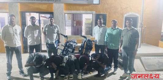 कारचालकाला लुटणाऱ्या टोळीचा पर्दाफाश; स्थानिक गुन्हे शाखेची कारवाई