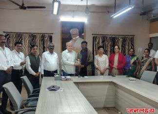 चोपडा महाविद्यालयात आयबीपीएसपीओ परीक्षा उत्तीर्ण विद्यार्थ्यांचा सत्कार
