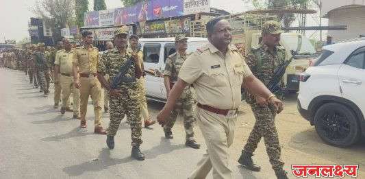 राहुरी- पाथर्डी विधानसभा पोट निवडणूक शांततेत पार पाडण्यासाठी पाथर्डी पोलिसांकडून मिरी,तिसगाव, करंजी भागात रूट मार्च