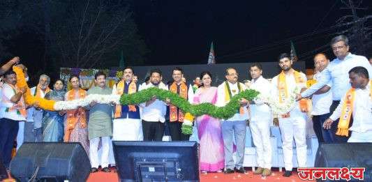 जी स्वप्न घेऊन अक्षय मैदानात उतरला ती सर्व स्वप्न मी पुर्ण करणार,या निवडणुकीत दिलेले मत स्व.शिवाजीराव कर्डिले यांना खरी श्रद्धांजली ठरेल : मुख्यमंत्री देवेंद्र फडणवीस