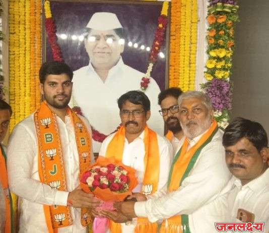 राहुरी विधानसभा पोट निवडणुकीत अपक्ष उमेदवार सुर्यभान उर्फ सुरेश दत्तात्रय लांबे यांचा भाजप उमेदवार अक्षय कर्डिले यांना जाहीर पाठिंबा