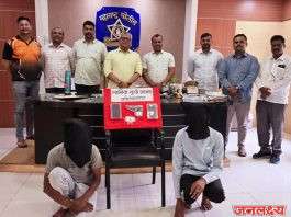 मुख्यमंत्री देवेंद्र फडणवीस साहेब यांच्या राहुरीतील सभेच्या दिवशी जवळ गावठी कट्टे बाळगणाऱ्या घोडेगाव- शनि शिंगणापूर येथिल दोन जणांच्या पोलीसांनी मुसक्या आवळल्या