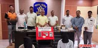 मुख्यमंत्री देवेंद्र फडणवीस साहेब यांच्या राहुरीतील सभेच्या दिवशी जवळ गावठी कट्टे बाळगणाऱ्या घोडेगाव- शनि शिंगणापूर येथिल दोन जणांच्या पोलीसांनी मुसक्या आवळल्या