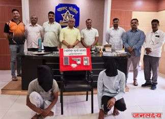 मुख्यमंत्री देवेंद्र फडणवीस साहेब यांच्या राहुरीतील सभेच्या दिवशी जवळ गावठी कट्टे बाळगणाऱ्या घोडेगाव- शनि शिंगणापूर येथिल दोन जणांच्या पोलीसांनी मुसक्या आवळल्या