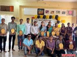 पाचोरा देशमुख चित्रकला महाविदयालय कलाशिक्षक पदविका अभ्यसक्रमाचे स्नेह संमेलन उत्साहात पार पडले