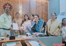 गौमाता सन्मान अभियाना निमित्त पाचोरा येथील महिलांच्या वतीने तहसीलदारांना निवेदन