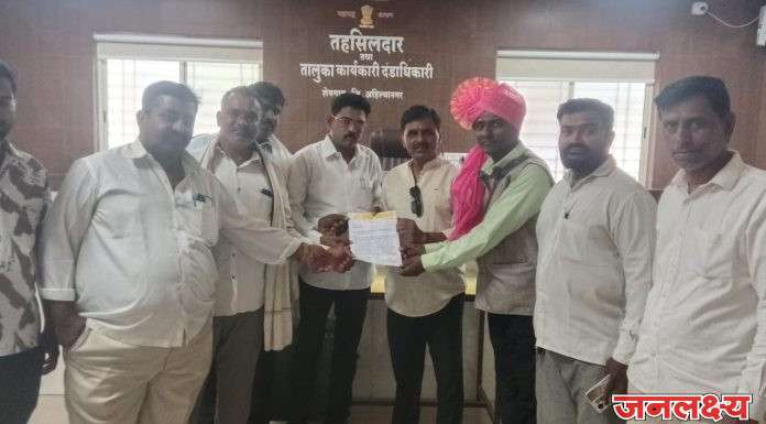 मुंबई-पुणे या मिसिंग लिंक रोडला “हुतात्मा शिंग्रोबा धनगर मार्ग” असे नाव द्यावे म्हणून शेवगाव-पाथर्डीतील सकल धनगर समाजाचे मुख्यमंत्र्यांना साकडे
