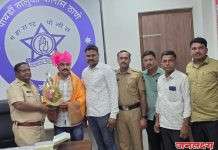 पाथर्डी पोलिस स्टेशनचे पोलीस काॅंन्स्टेबल निलेश दहिफळे यांची पोलिस उपनिरीक्षक म्हणून निवड झाल्याबद्दल त्यांचा पाथर्डी पोलिसांकडून सन्मान