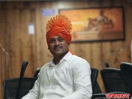 भडगाव तालुक्यातील शिवनी गावचे सुपुत्र तथा नवी मुंबई पोलीस दलात कार्यरत असलेले योगेश राजेंद्र जाधव यांनी महाराष्ट्र लोकसेवा आयोगाच्या (MPSC) परीक्षेत उल्लेखनीय यश संपादन