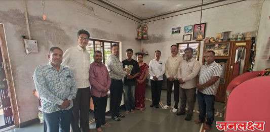 श्री. गो.से. हायस्कूल,पाचोरा येथे गुणवंत विद्यार्थ्यांचा सत्कार