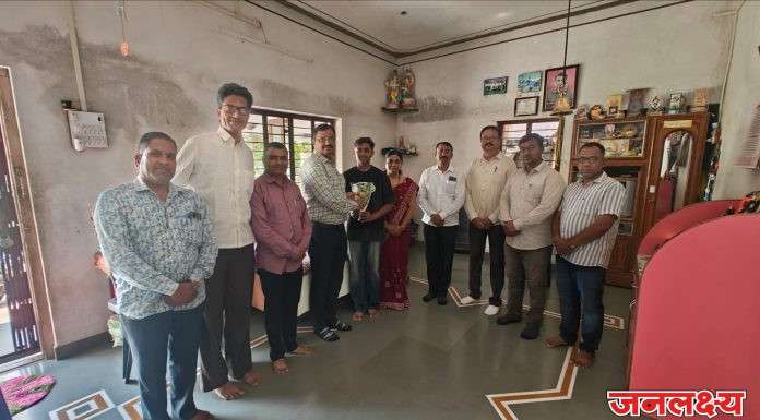श्री. गो.से. हायस्कूल,पाचोरा येथे गुणवंत विद्यार्थ्यांचा सत्कार