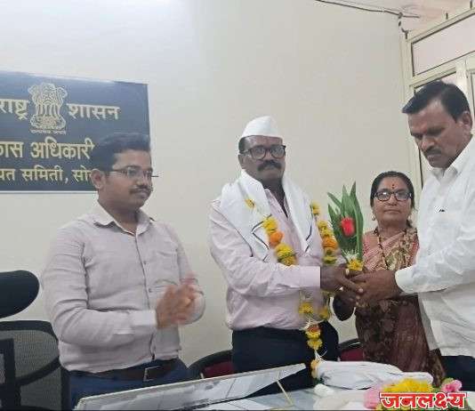 सोयगाव : पंचायत समितीचे वरिष्ठ संपतराव गीते सेवानिवृत्त ; कर्मचाऱ्यां तर्फे सत्कार