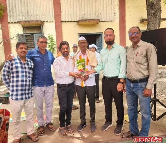 परिवहन विभागातील कर्मचारी राजू चौधरी सेवानिवृत्त : आमदार किशोर अप्पा पाटील यांच्या हस्ते सत्कार