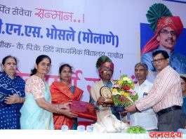 पि के शिंदे माध्यमिक विद्यालयाचे वरिष्ठ लिपीक श्री एन एस मोलाणे यांचा सेवापूर्ती सोहळा संपन्न